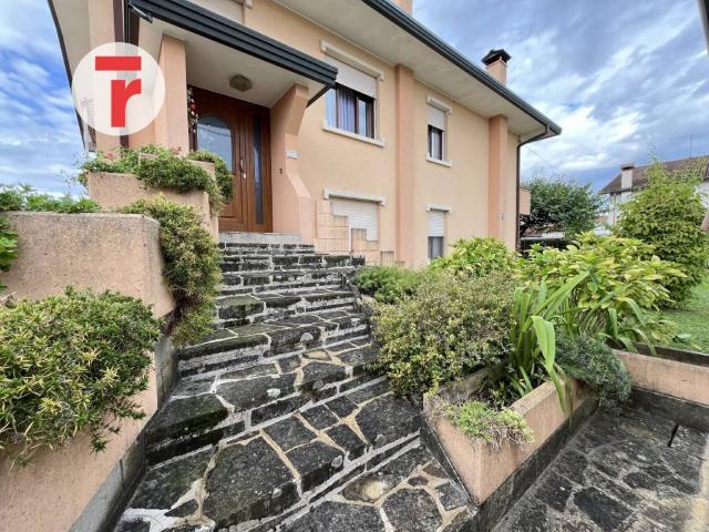 Villa Indipendente in vendita a Cervarese Santa Croce, Veneto