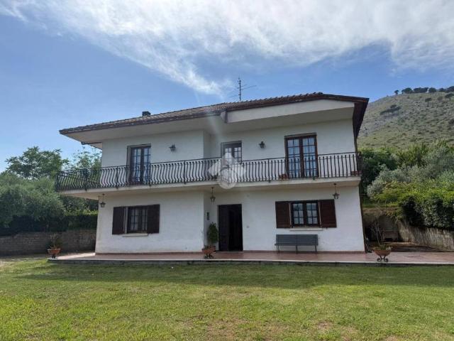 Villa Indipendente in vendita a Cervaro, Lazio