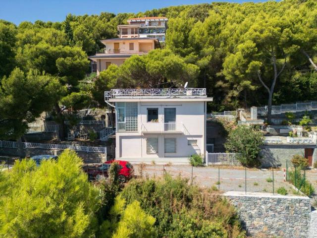 Villa Indipendente in vendita a Andora, Liguria