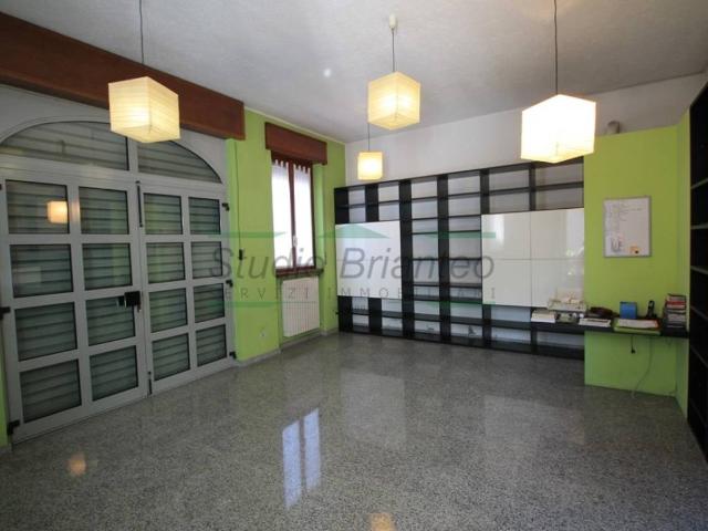Villa Indipendente in vendita a Cesano Maderno, Lombardia