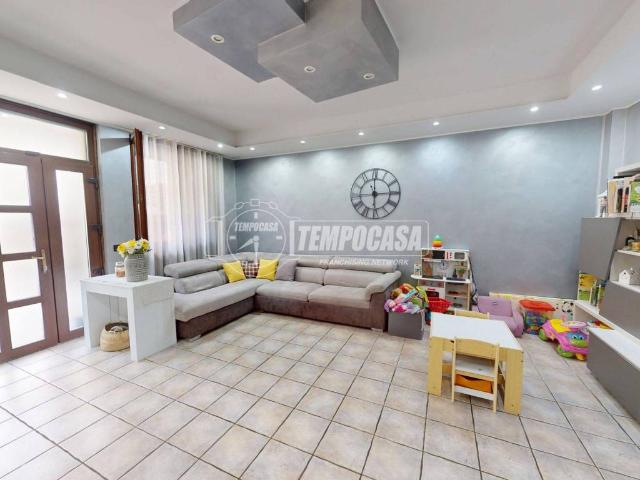 Villa Indipendente in vendita a Cesano Maderno, Lombardia