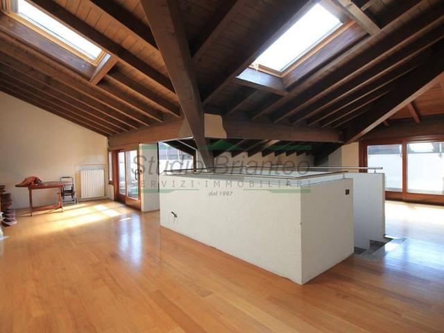 Villa Indipendente in vendita a Cesano Maderno, Binzago