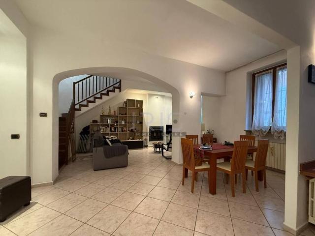 Villa Indipendente in vendita a Cesano Maderno, Lombardia