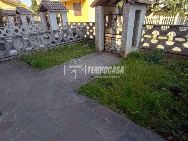 Villa Indipendente in vendita a Villaggio Ina Casa, Cesate