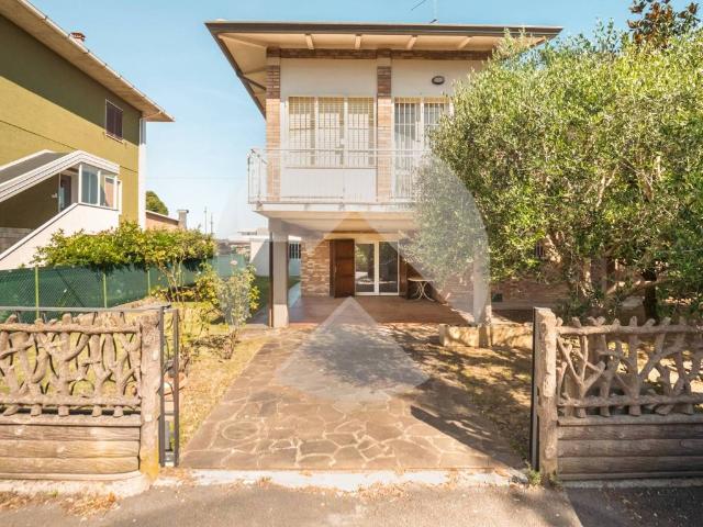 Villa Indipendente in vendita a Unione dei comuni Valle del Savio, Cesenà