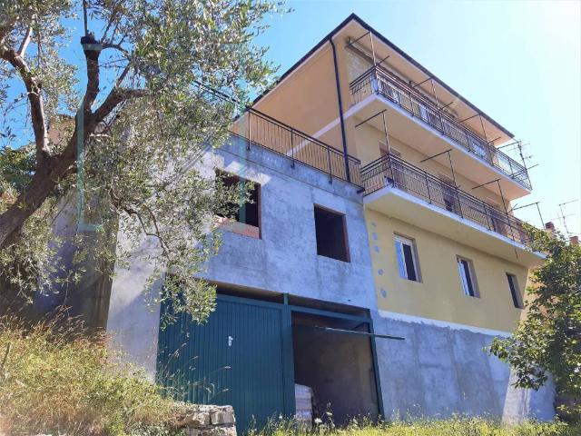 Villa Indipendente in vendita a Cesio, Liguria