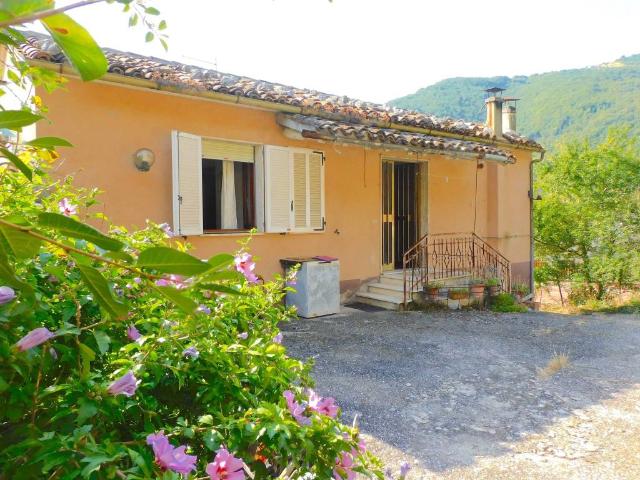 Villa Indipendente in vendita a Monastero, Cessapalombo