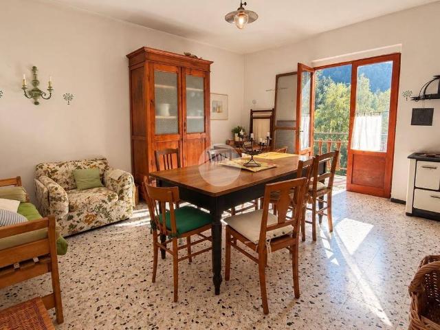 Villa Indipendente in vendita a Nadro, Ceto