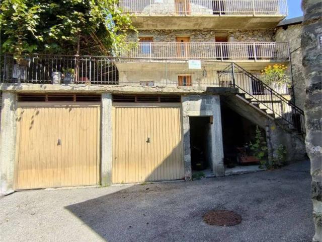 Villa Indipendente in vendita a Challand Saint Victor, Aosta