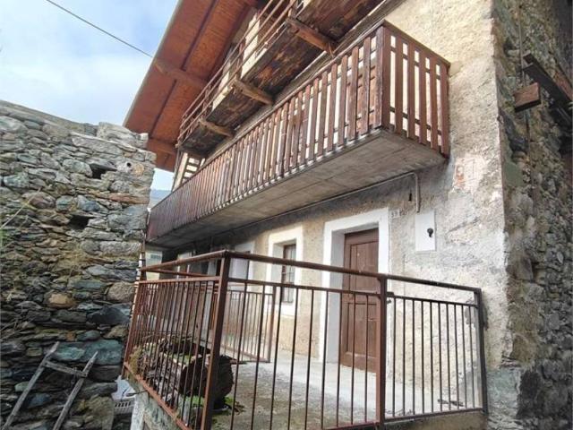 Villa Indipendente in vendita a Challand-Saint-Victor Capoluogo - Ville, Challand Saint Victor