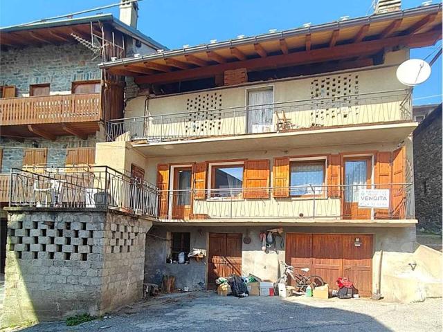 Villa Indipendente in vendita a Challand Saint Victor, Aosta