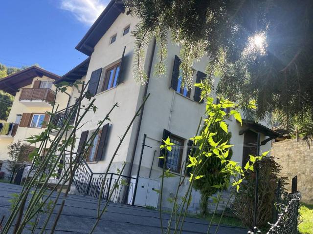 Villa Indipendente in vendita a Charvensod, Aosta