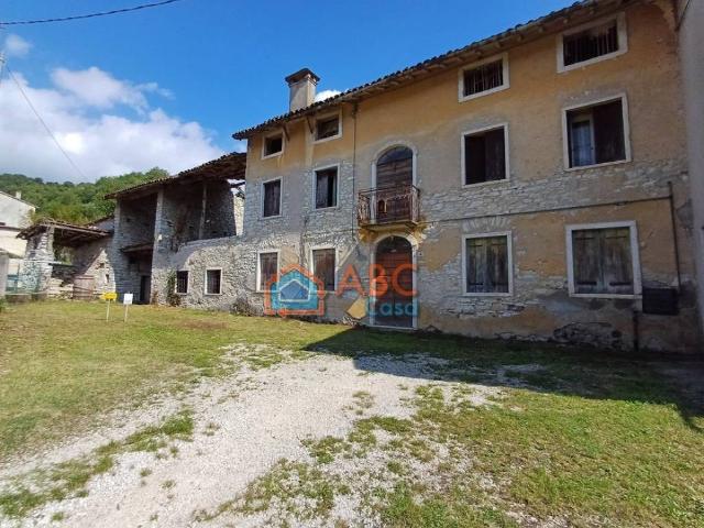 Villa Indipendente in vendita a Chiampo, Veneto
