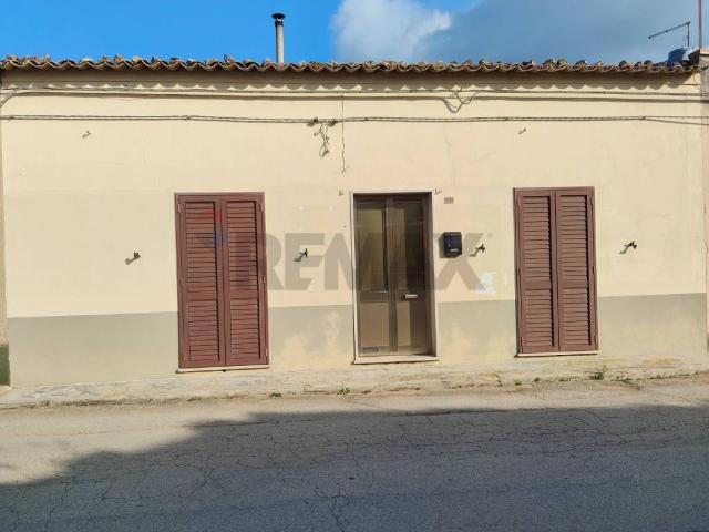 Villa Indipendente in vendita a Roccazzo, Chiaramonte Gulfi
