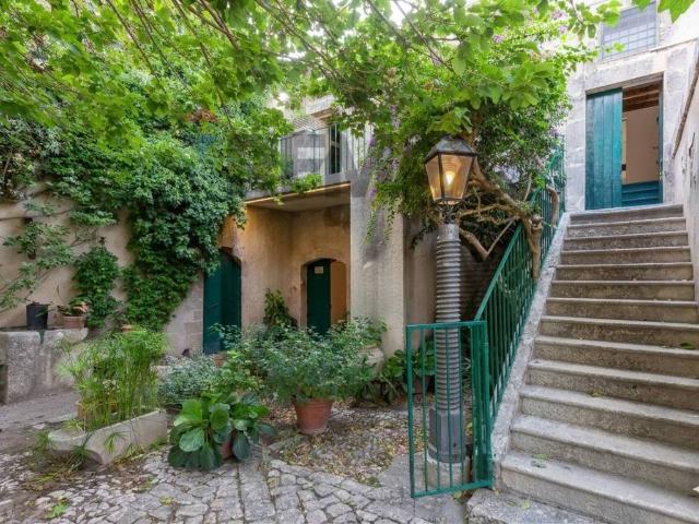 Villa Indipendente in vendita a Chiaramonte Gulfi, Sicilia