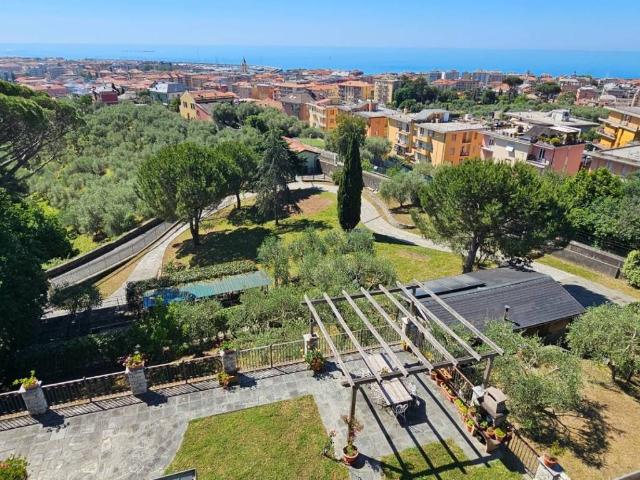 Villa Indipendente in vendita a Chiavari, Liguria