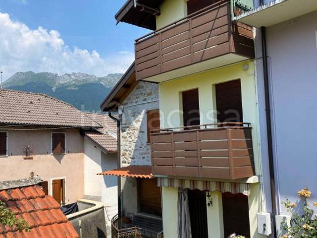 Villa Indipendente in vendita a Chies d'Alpago, Veneto