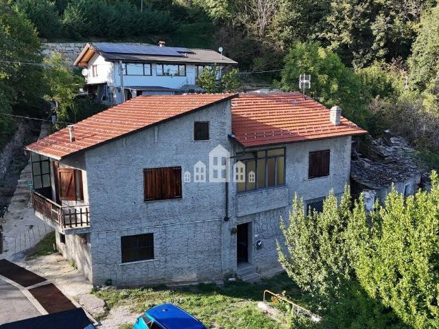 Villa Indipendente in vendita a Crosio, Chiesanuova