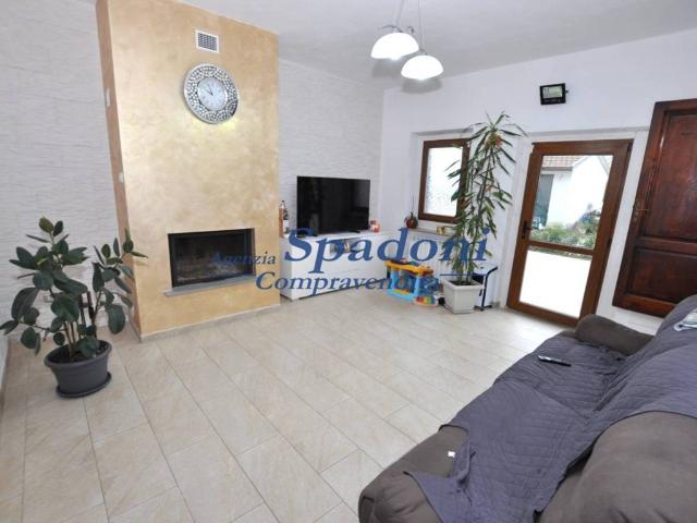 Villa Indipendente in vendita a Chiesina Uzzanese, Toscana