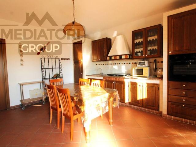 Villa Indipendente in vendita a Chiesina Uzzanese, Toscana