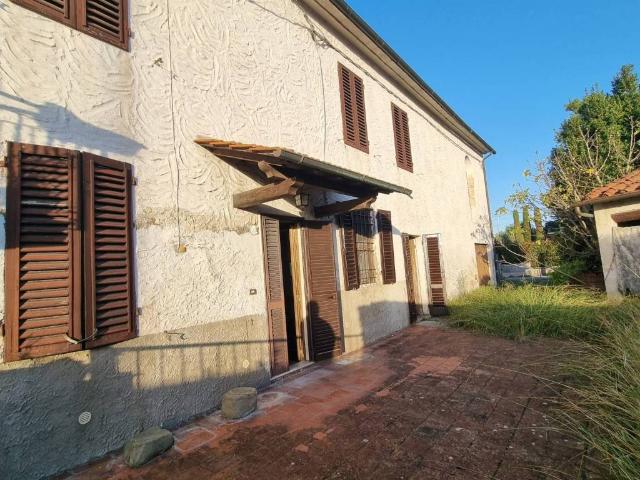 Villa Indipendente in vendita a Chiesina Uzzanese, Toscana