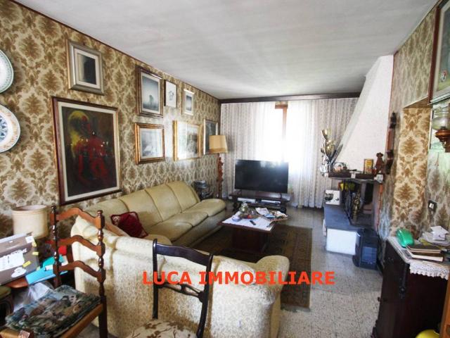 Villa Indipendente in vendita a Chiesina Uzzanese, Toscana