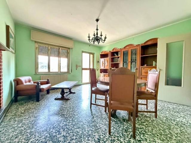 Villa Indipendente in vendita a Chignolo Po, Lombardia