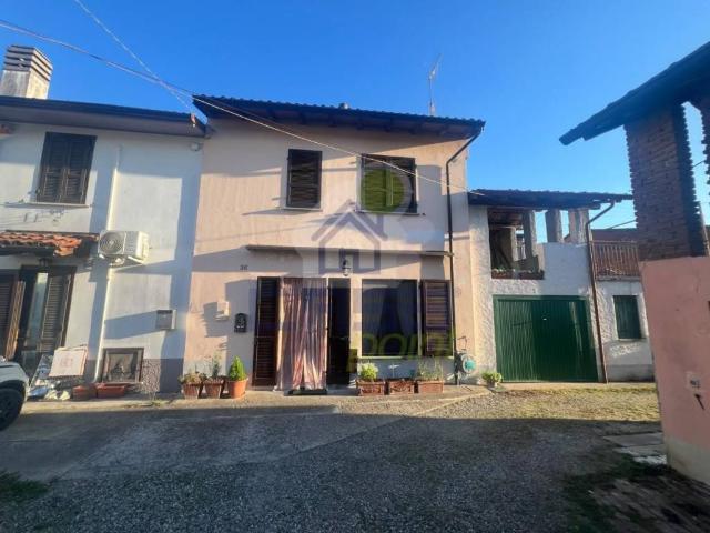 Villa Indipendente in vendita a Chignolo Po, Pavia
