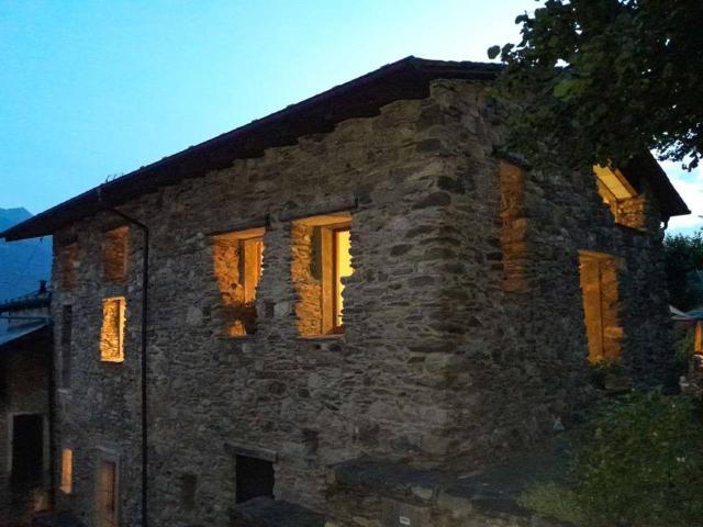 Villa Indipendente in vendita a Chiuro, Lombardia
