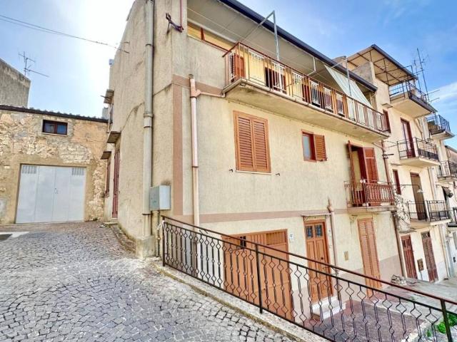 Villa Indipendente in vendita a Chiusa Sclafani, Palermo