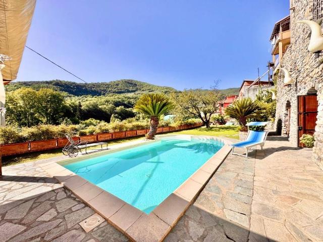 Villa Indipendente in vendita a Chiusavecchia, Provincia di Imperia