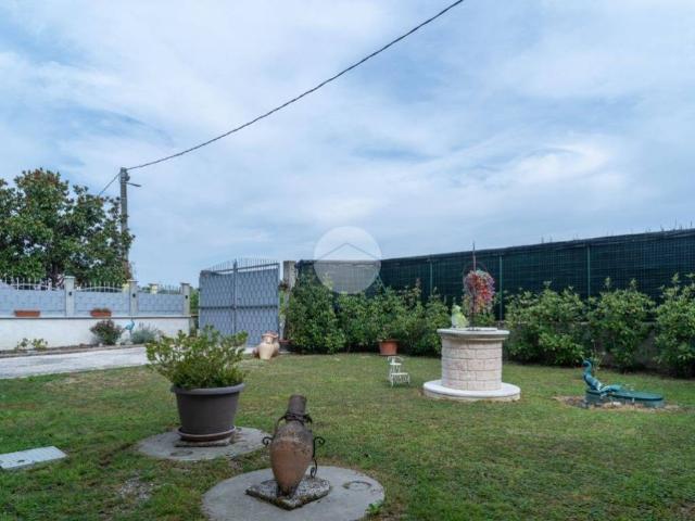 Villa Indipendente in vendita a Boschetto, Piemonte