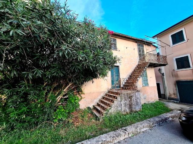 Villa Indipendente in vendita a Moconesi, Cicagna