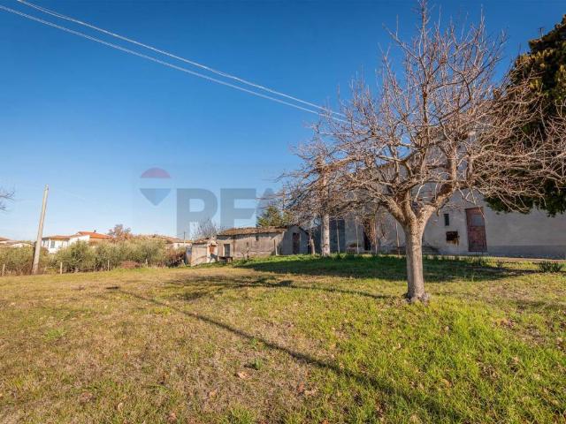 Villa Indipendente in vendita a Pozzo, Marche