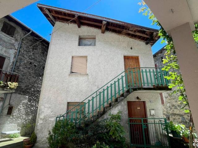 Villa Indipendente in vendita a Cino, Lombardia