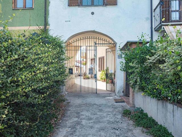 Villa Indipendente in vendita a Colombari, Piemonte