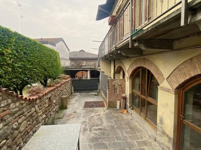 Villa Indipendente in vendita a Cisano Bergamasco, Lombardia