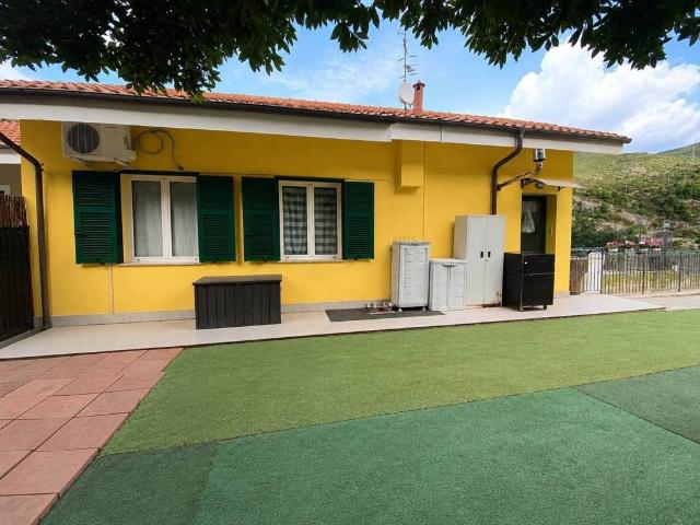 Villa Indipendente in vendita a Cisano Sul Neva, Liguria