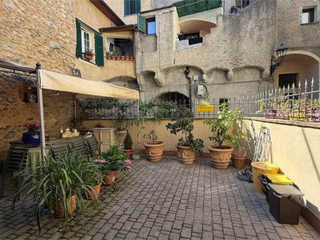 Villa Indipendente in vendita a Cisano Sul Neva, Liguria