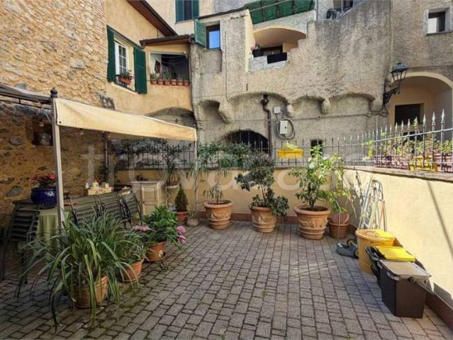 Villa Indipendente in vendita a Cisano Sul Neva, Liguria