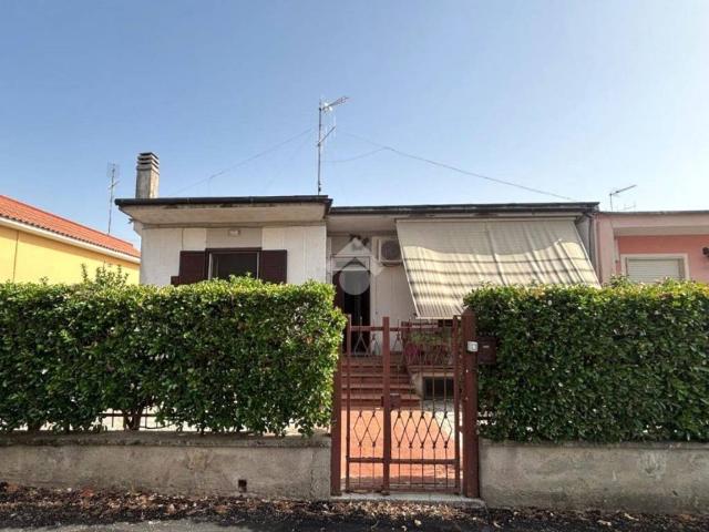 Villa Indipendente in vendita a Cisterna Di Latina, Lazio