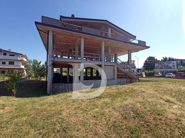 Villa Indipendente in vendita a Città Sant'angelo, Abruzzo