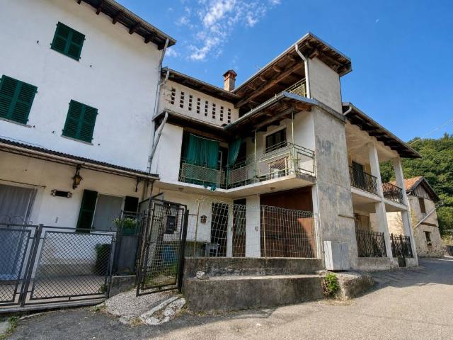 Villa Indipendente in vendita a Cellio con Breia, Piemonte