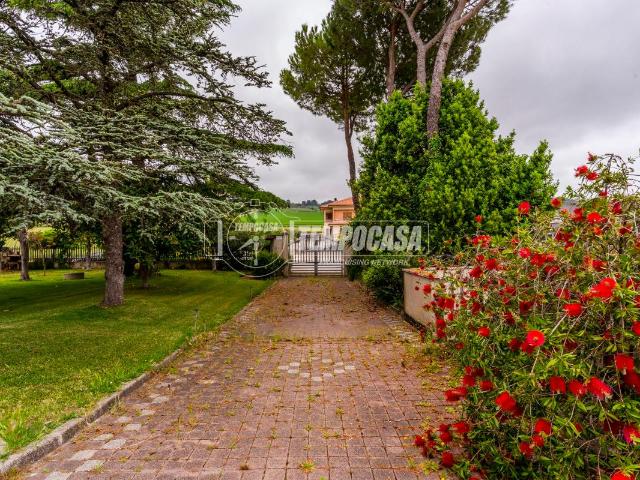 Villa Indipendente in vendita a Contrada Piane Chienti, Marche