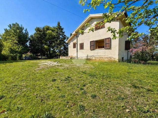 Villa Indipendente in vendita a Contrada San Savino, Marche