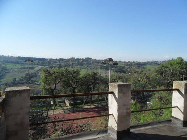 Villa Indipendente in vendita a Contrada Celeste, Marche