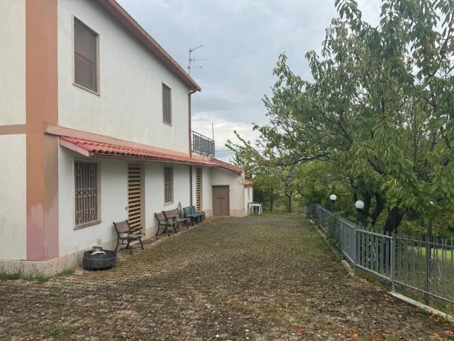 Villa Indipendente in vendita a Civitella Casanova, Abruzzo