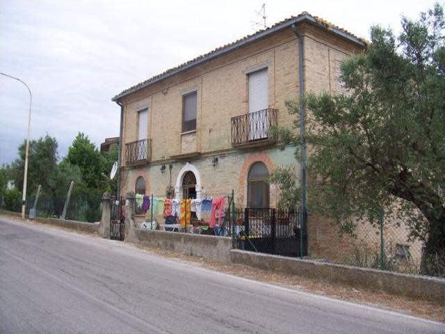 Villa Indipendente in vendita a Unione dei Comuni della Val Vibrata, Civitella Del Tronto
