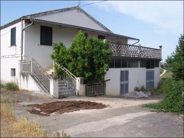 Villa Indipendente in vendita a Unione dei Comuni della Val Vibrata, Civitella Del Tronto