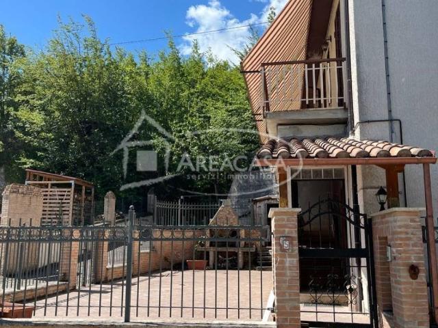Villa Indipendente in vendita a Unione dei Comuni della Val Vibrata, Civitella Del Tronto